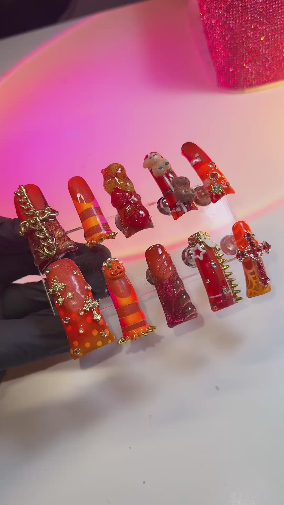 W October | PRESS-ON NAILS